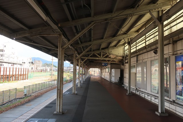 向洋駅 ホーム