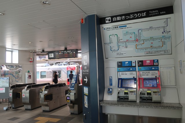 新白島駅 改札口