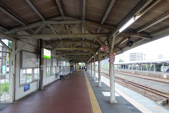 向洋駅 ホーム