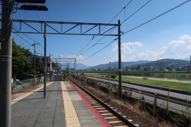 三滝駅 ホーム
