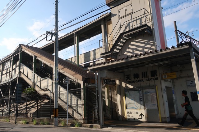 天神川駅 駅舎