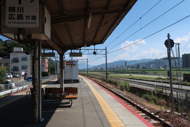 三滝駅 ホーム
