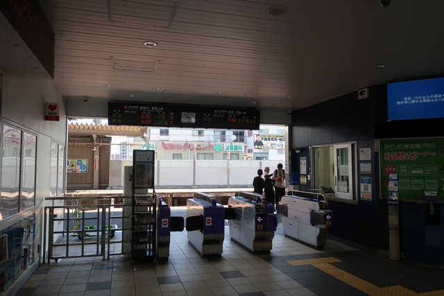 新白島駅 改札口