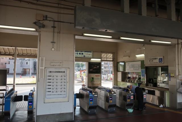 向洋駅 改札口