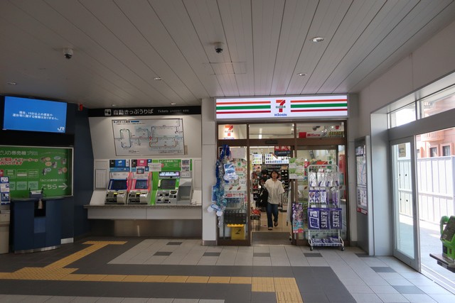 新白島駅 改札口