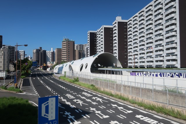新白島駅 駅前