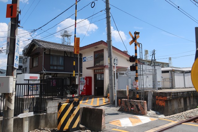 上八木駅 駅前