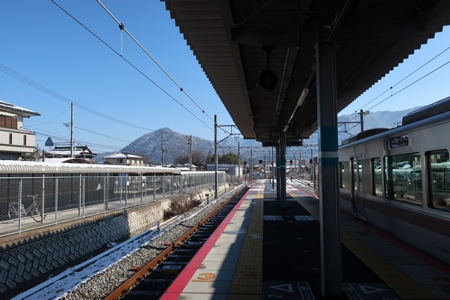 あき亀山駅 ホーム