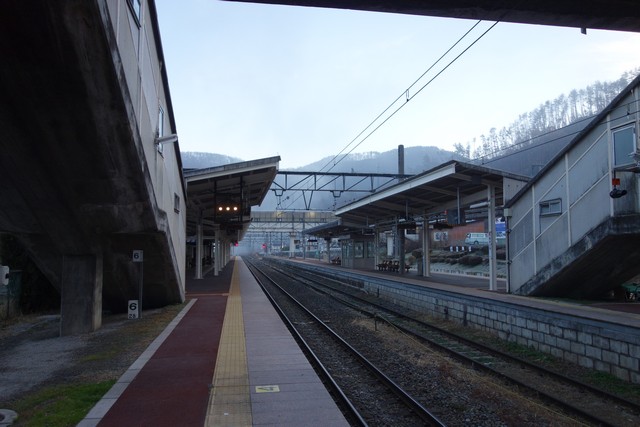 明科駅 ホーム