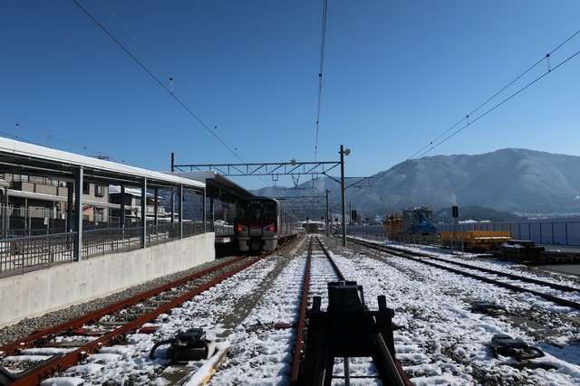 あき亀山駅 ホーム