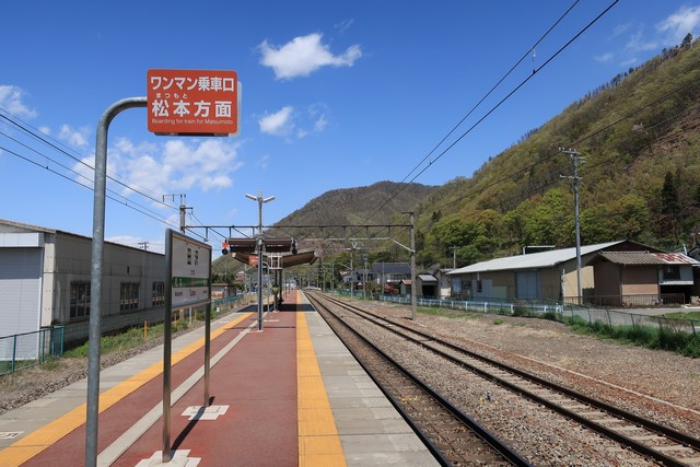 田沢駅 ホーム