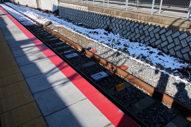 あき亀山駅 ホーム