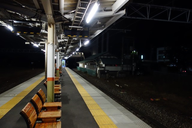 村井駅 ホーム