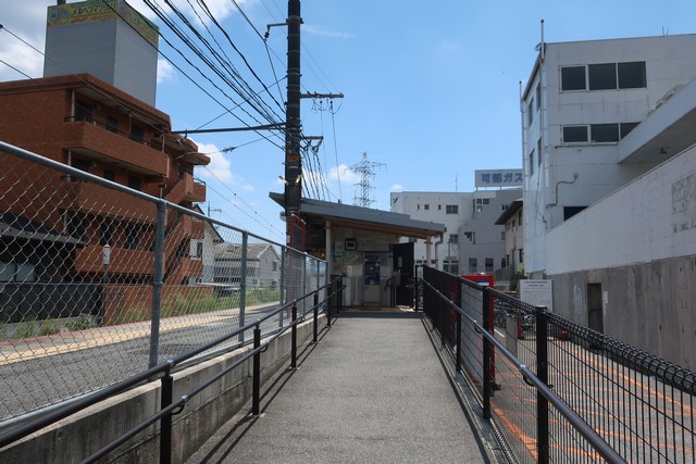 中島駅 駅舎