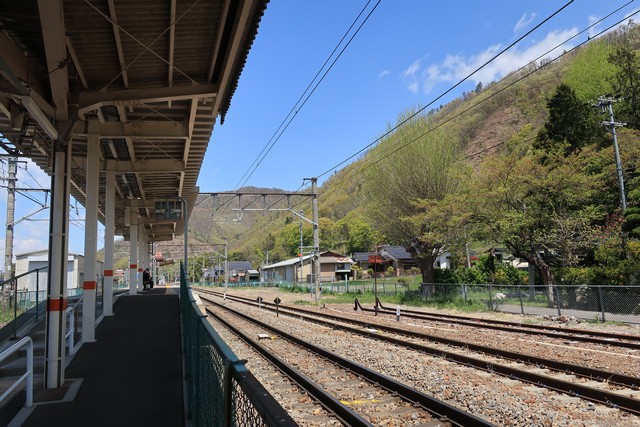 田沢駅 ホーム