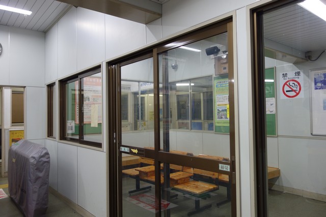 村井駅 改札口