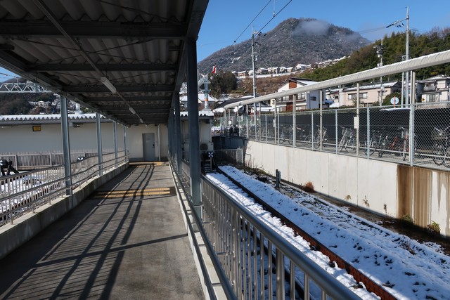 あき亀山駅 ホーム