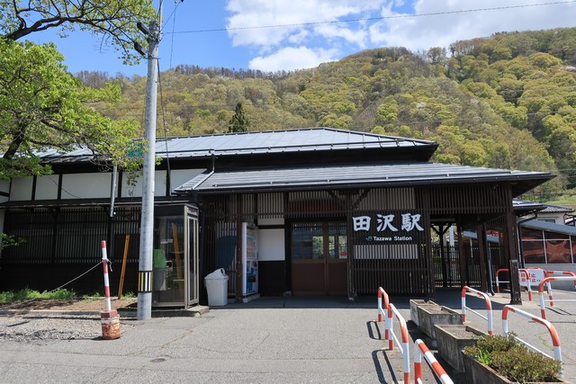 田沢駅 駅前