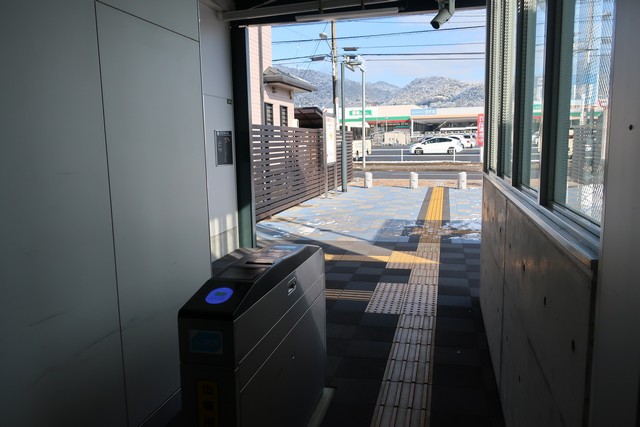 河戸帆待川駅 改札口