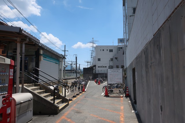中島駅 駅前