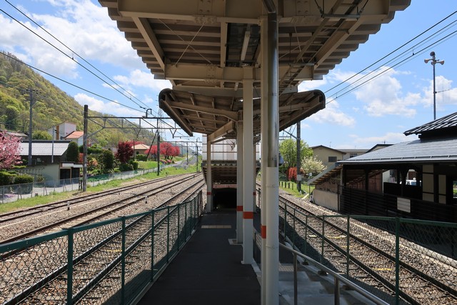 田沢駅 ホーム
