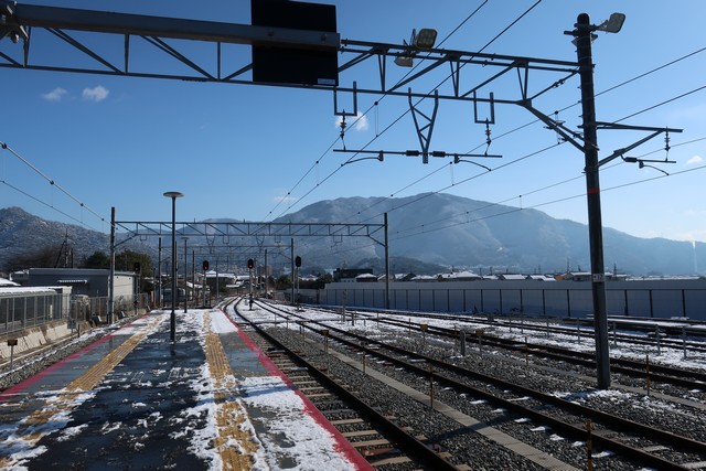 あき亀山駅 ホーム