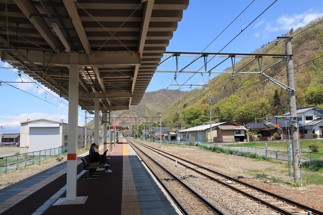 田沢駅 ホーム