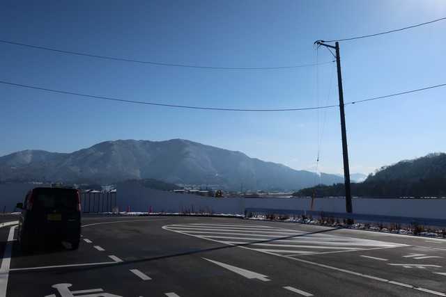 あき亀山駅 駅前