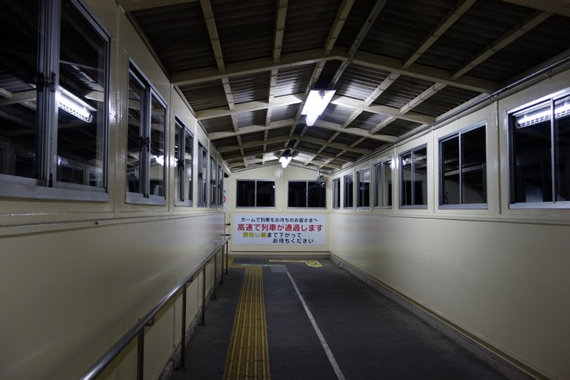 村井駅 改札口