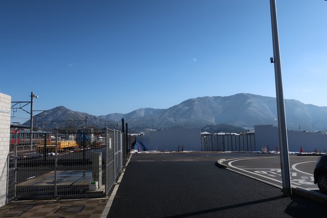あき亀山駅 駅前