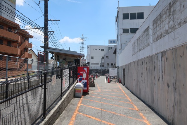 中島駅 駅前