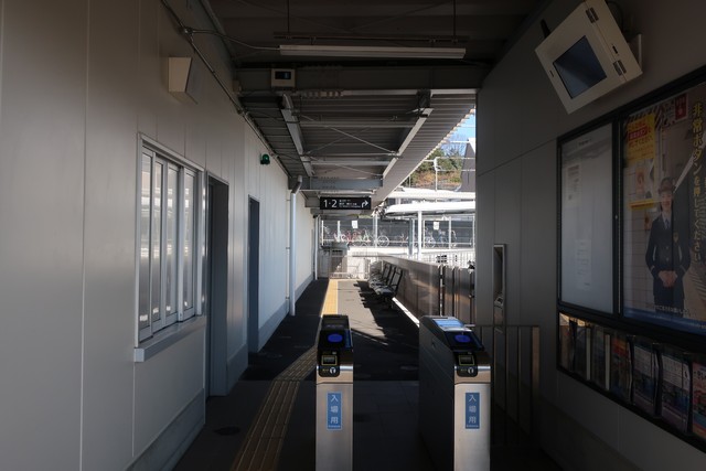 あき亀山駅 駅舎