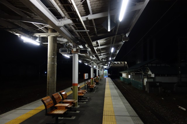 村井駅 ホーム
