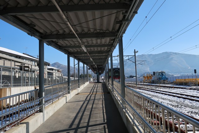 あき亀山駅 ホーム