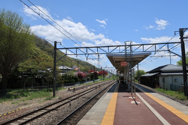 田沢駅 ホーム