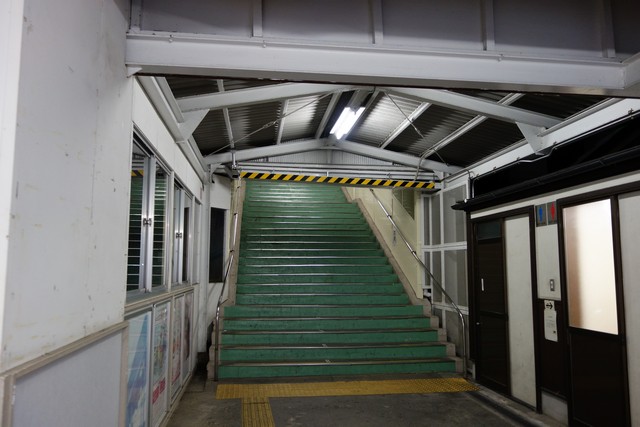 村井駅 改札口