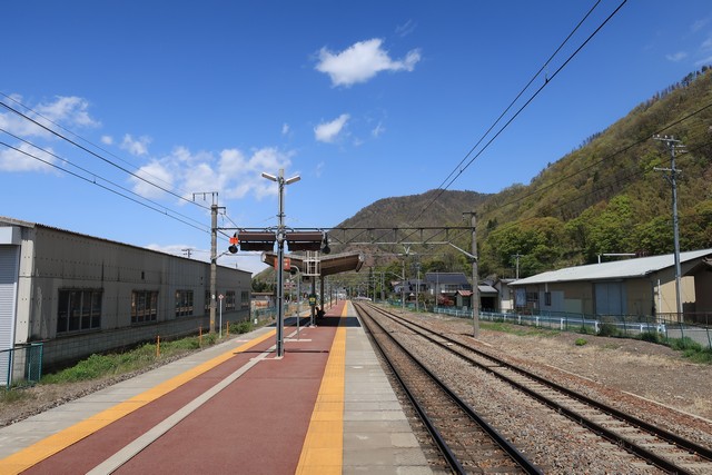 田沢駅 ホーム