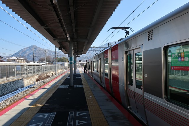 あき亀山駅 ホーム