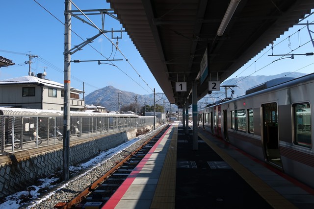 あき亀山駅 ホーム