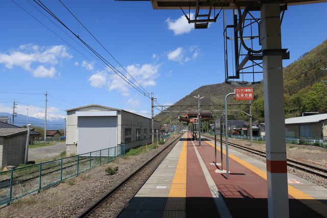 田沢駅 ホーム