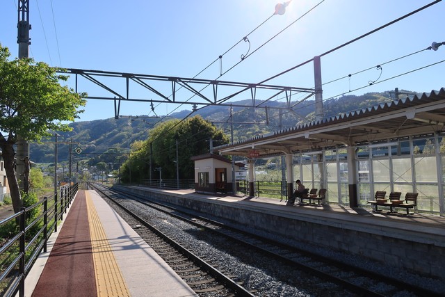 稲荷山駅 ホーム