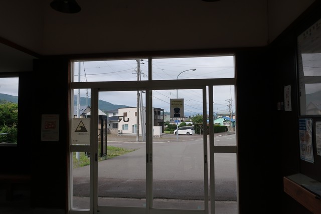 長和駅 改札口