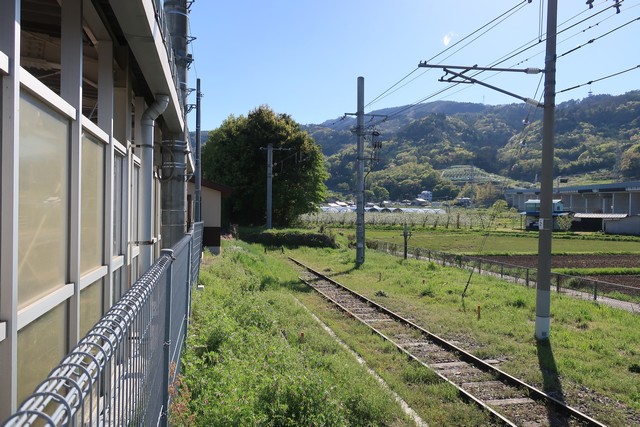 稲荷山駅 ホーム