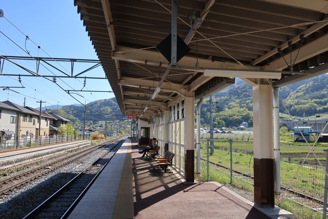 稲荷山駅 ホーム