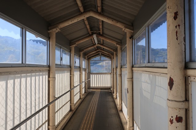 稲荷山駅 ホーム