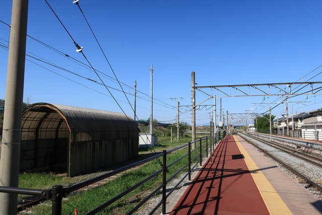 稲荷山駅 ホーム