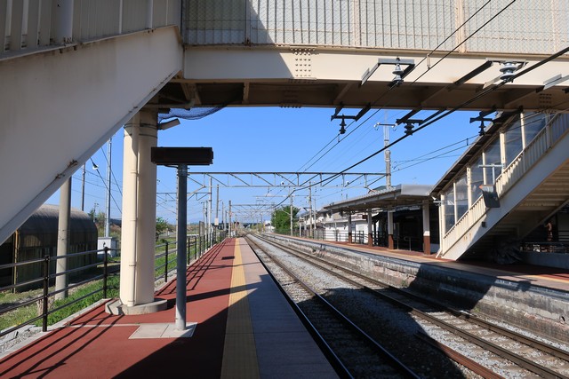稲荷山駅 ホーム