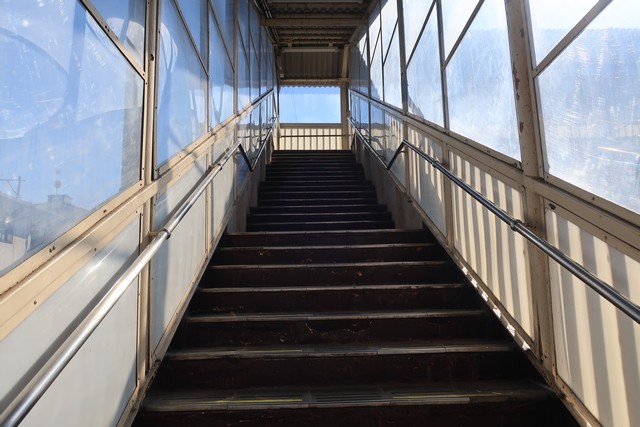 稲荷山駅 ホーム