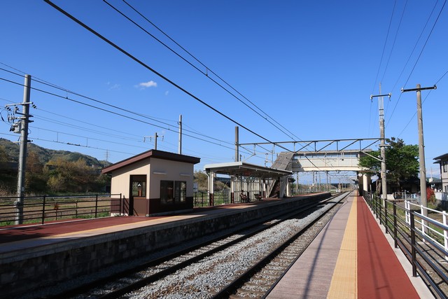 稲荷山駅 ホーム
