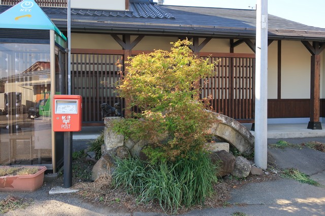 稲荷山駅 駅前